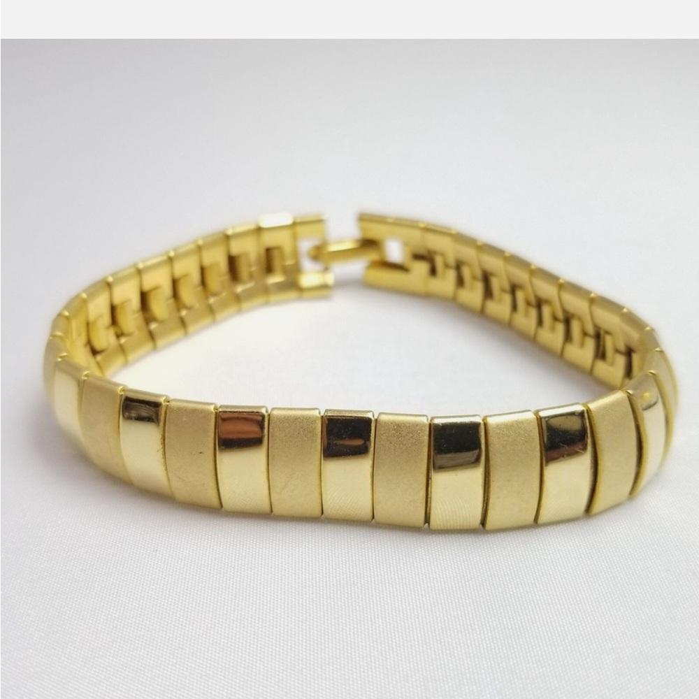 Vintage Matte and Polished Gold Tone Bangle Bracelet